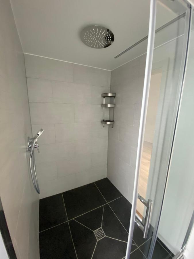 הרצוגנאוראך Uraha Apartments מראה חיצוני תמונה