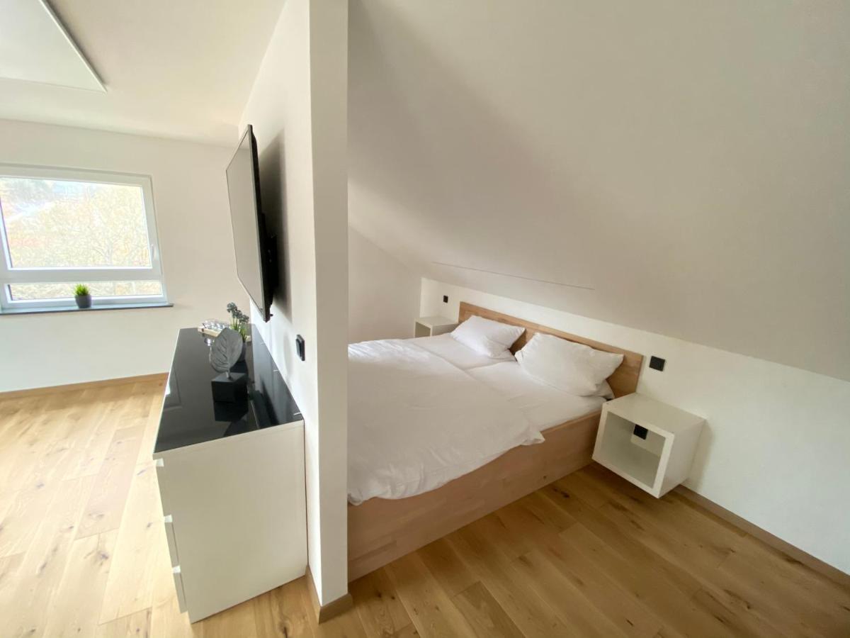 הרצוגנאוראך Uraha Apartments מראה חיצוני תמונה