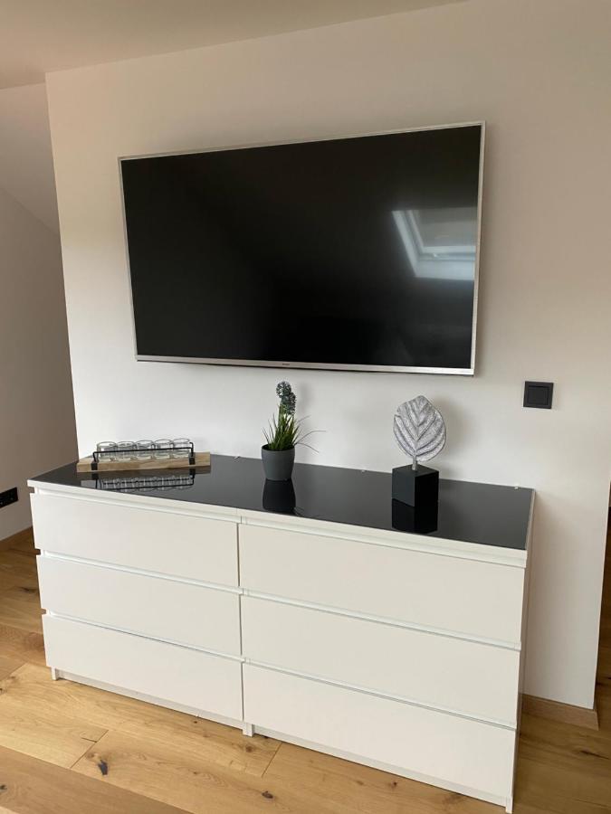 הרצוגנאוראך Uraha Apartments מראה חיצוני תמונה
